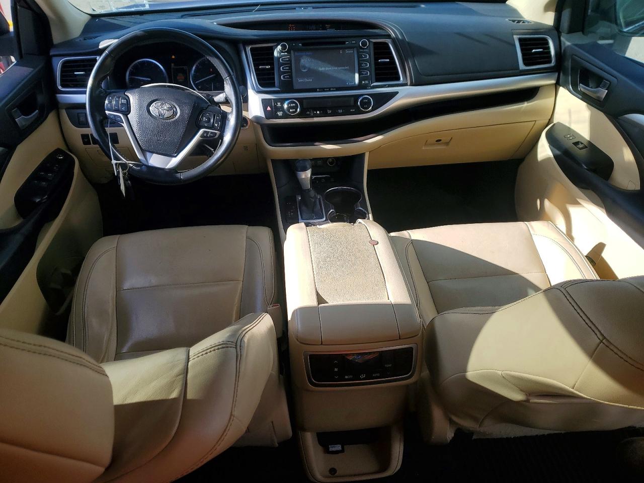 2018 TOYOTA HIGHLANDER SE photo 8