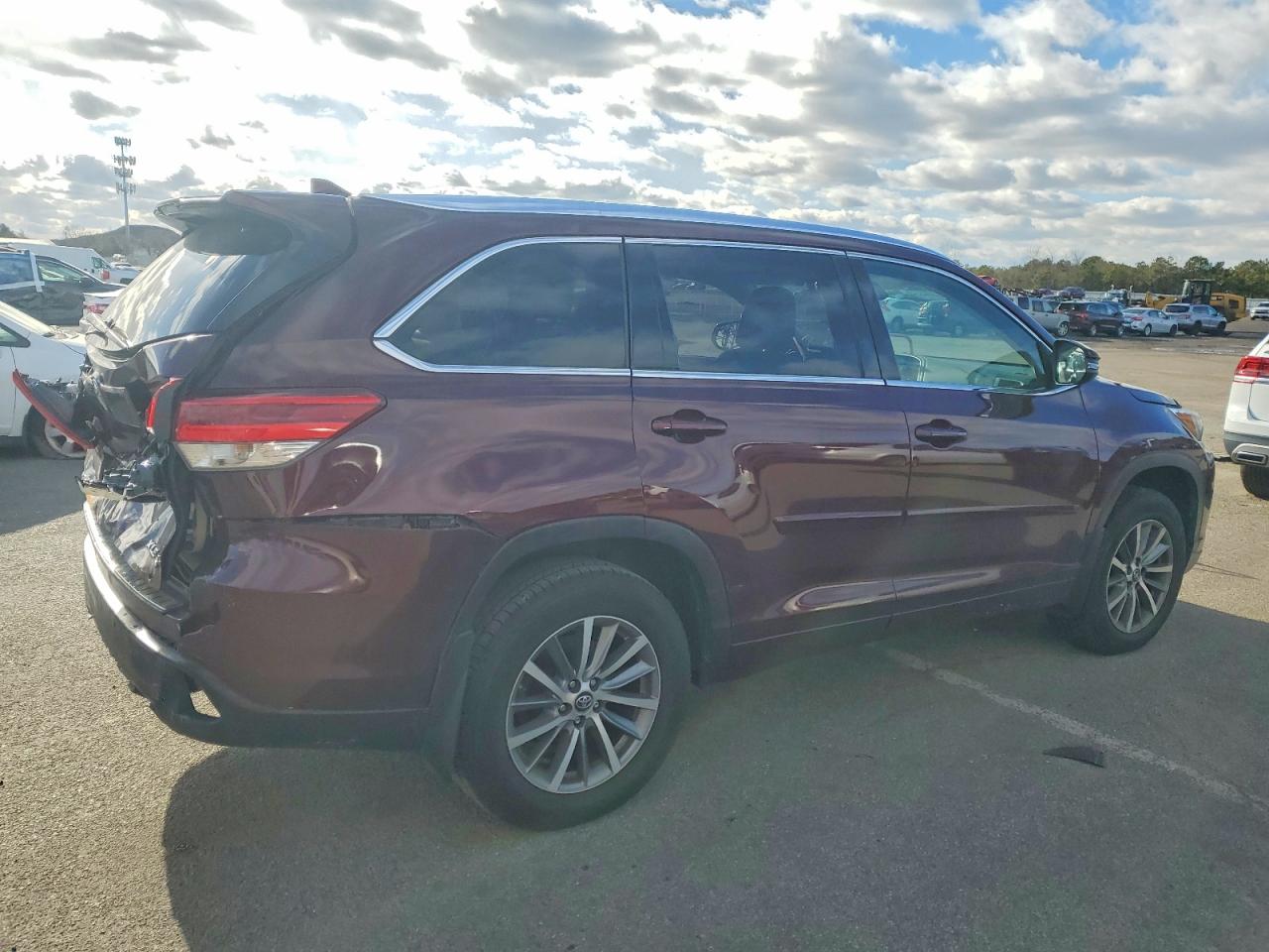 2018 TOYOTA HIGHLANDER SE photo 3