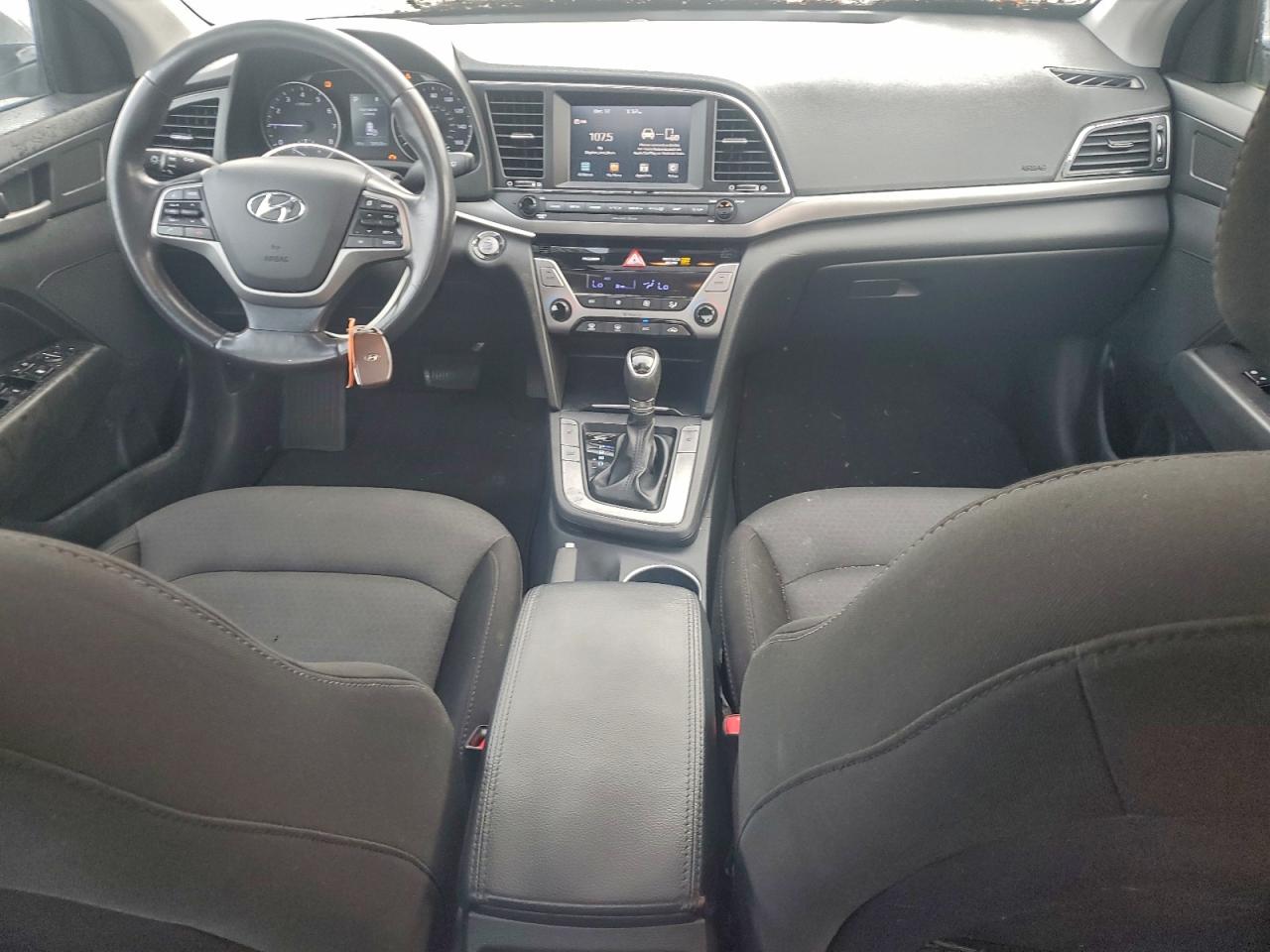 2017 HYUNDAI ELANTRA SE photo 8
