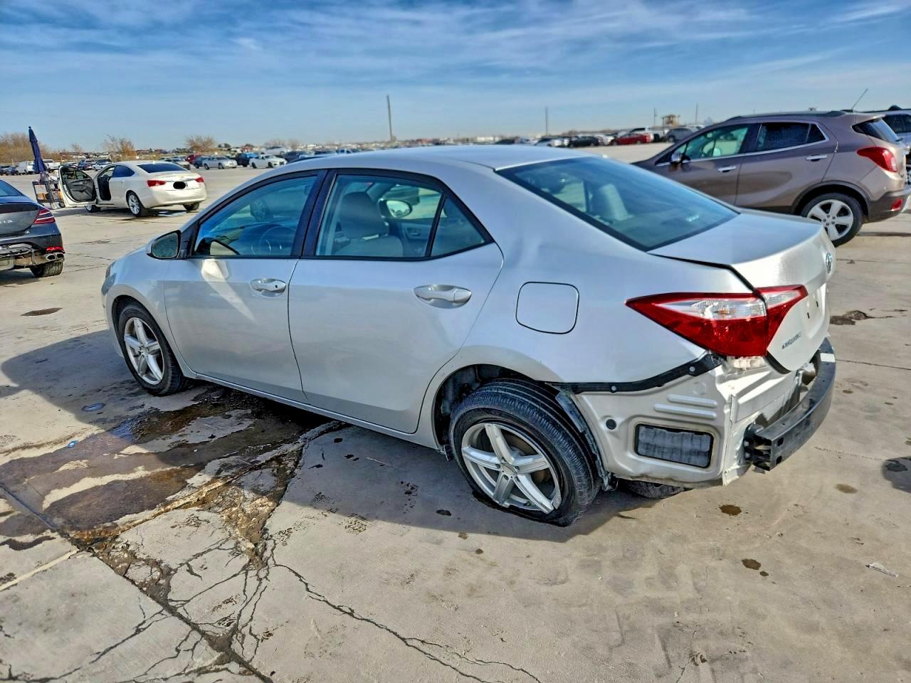 2016 TOYOTA COROLLA L photo 2