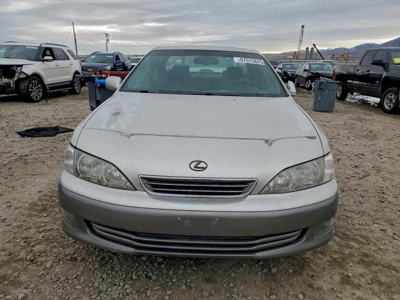 2000 LEXUS ES 300 photo 5