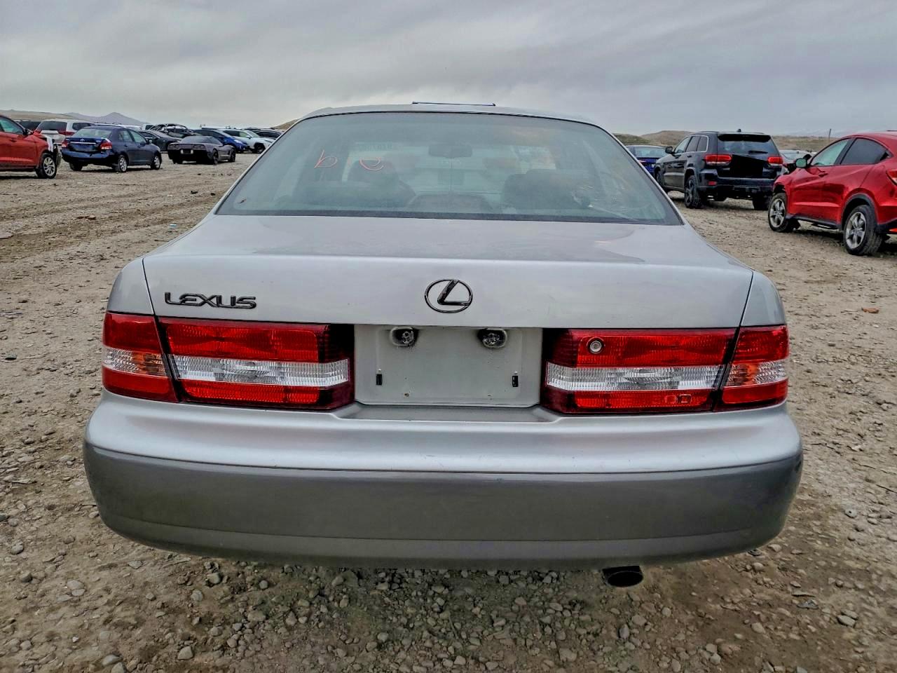 2000 LEXUS ES 300 photo 6