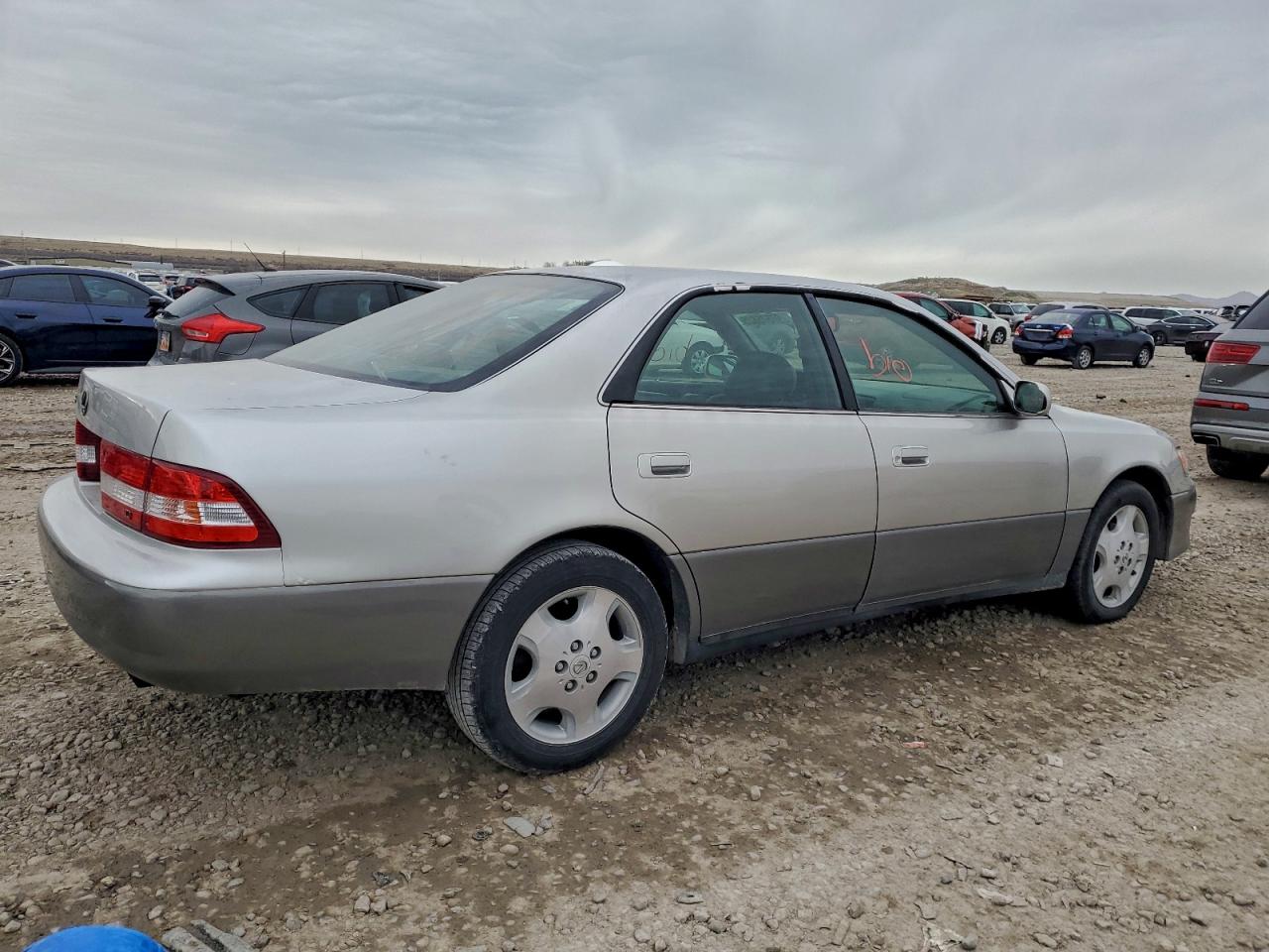2000 LEXUS ES 300 photo 3