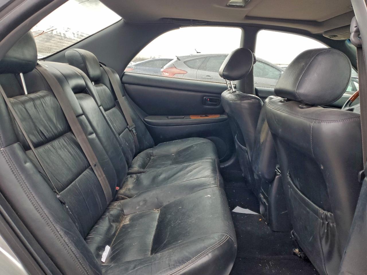 2000 LEXUS ES 300 photo 10