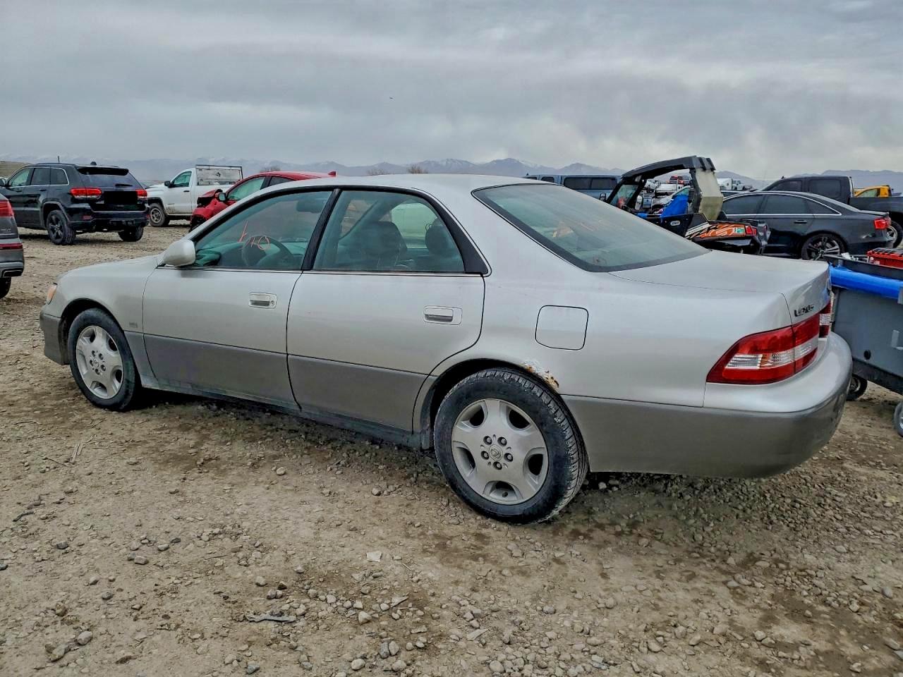2000 LEXUS ES 300 photo 2