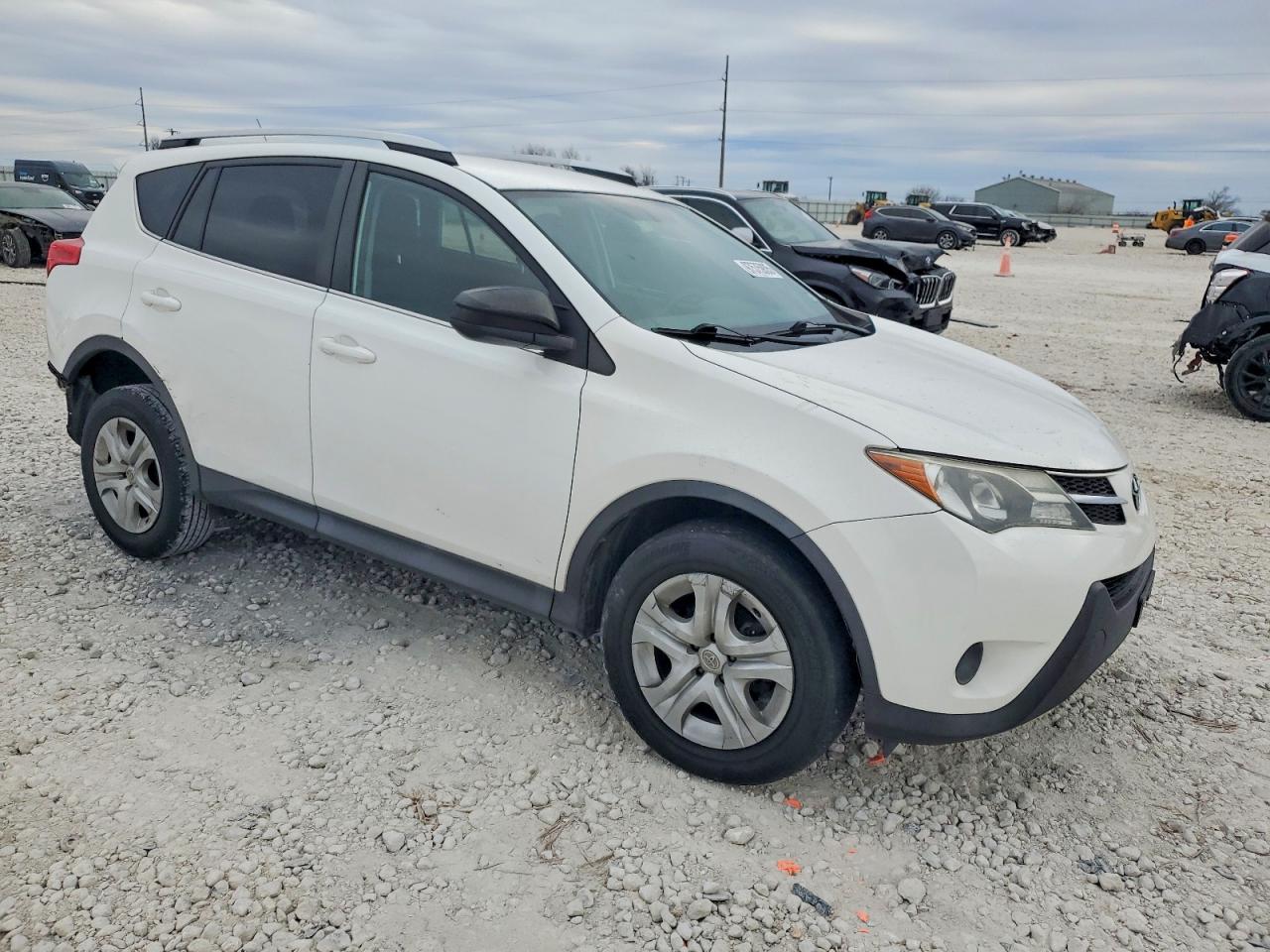 2015 TOYOTA RAV4 LE photo 4