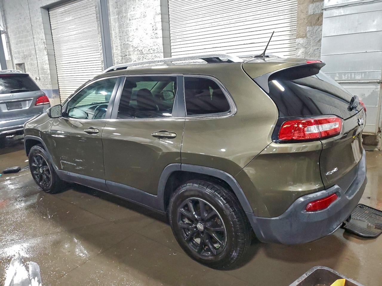 2015 JEEP CHEROKEE LATITUDE photo 2