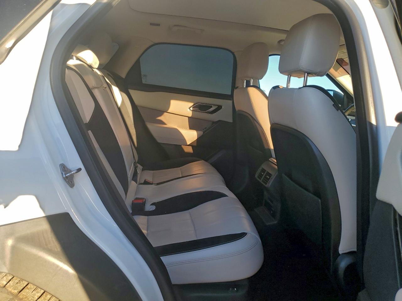 2019 LAND ROVER RANGE ROVER VELAR S photo 11