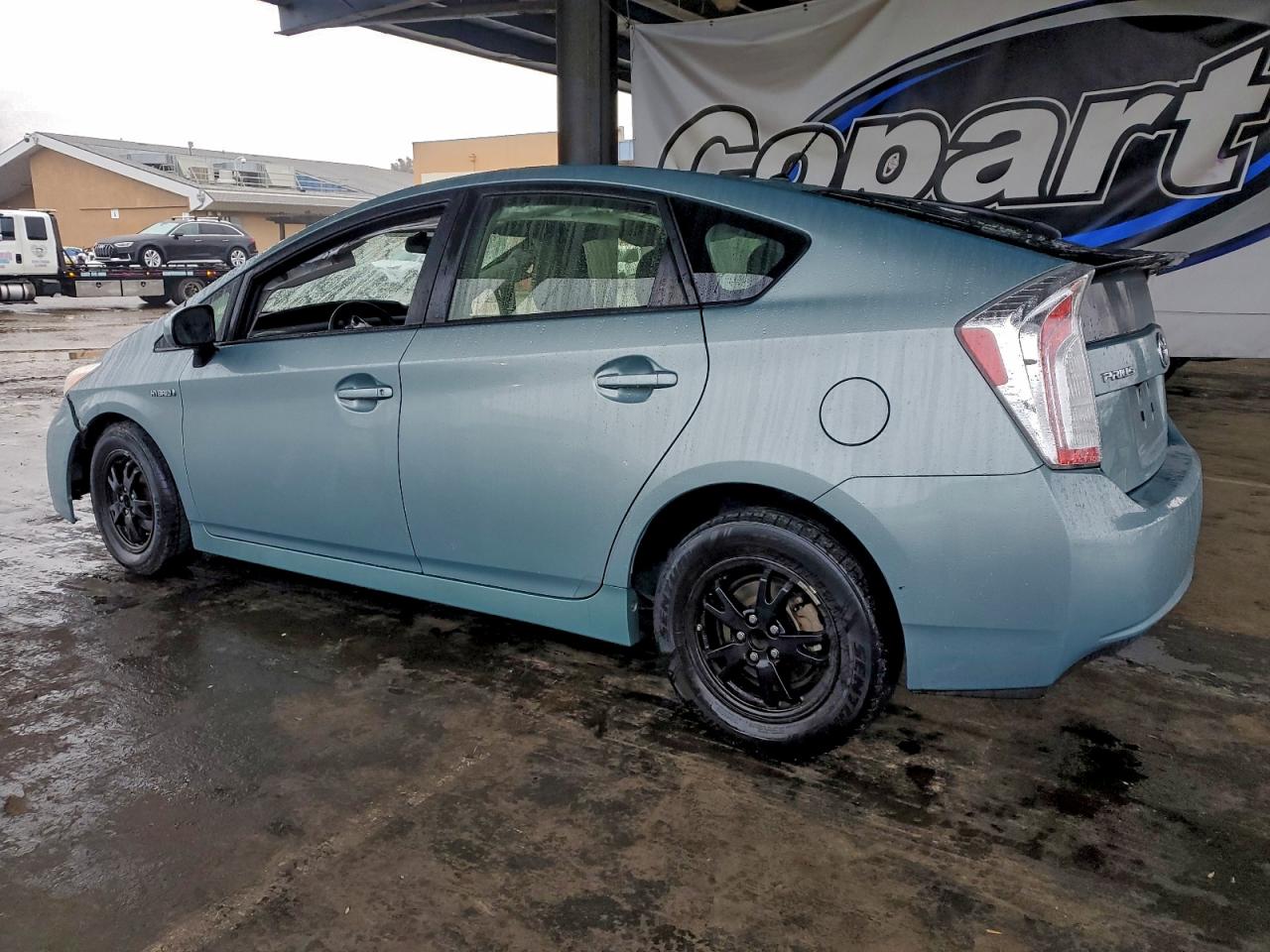 2015 TOYOTA PRIUS photo 2