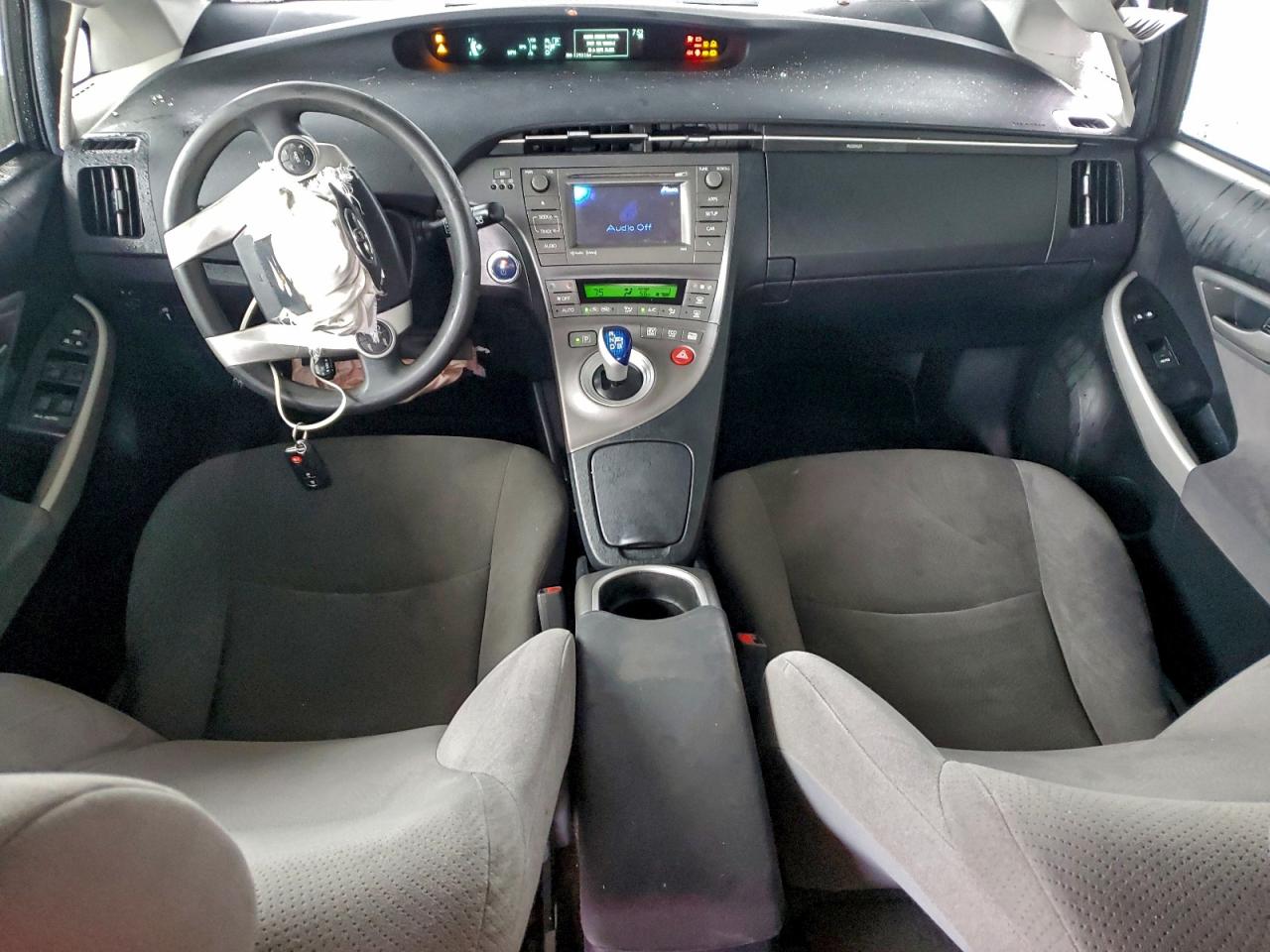 2015 TOYOTA PRIUS photo 8