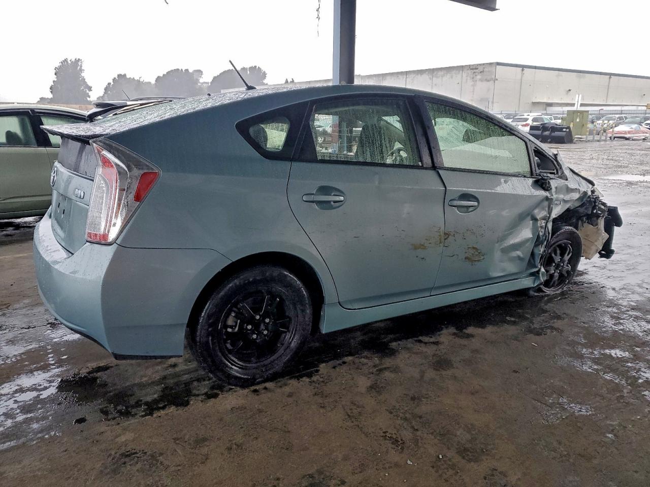 2015 TOYOTA PRIUS photo 3