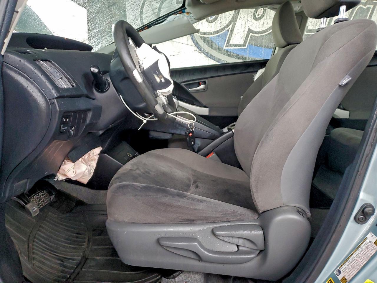 2015 TOYOTA PRIUS photo 7
