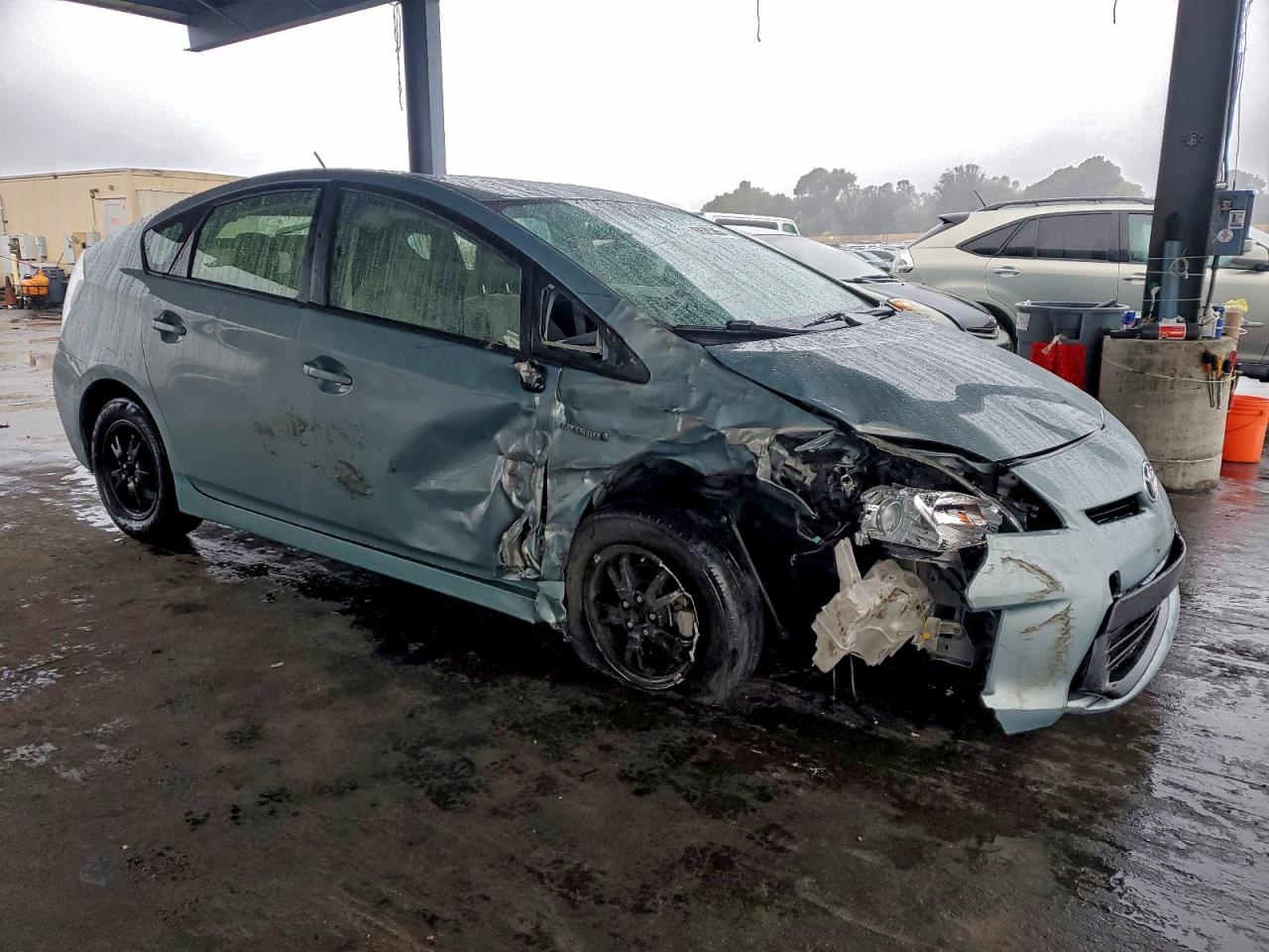 2015 TOYOTA PRIUS photo 4