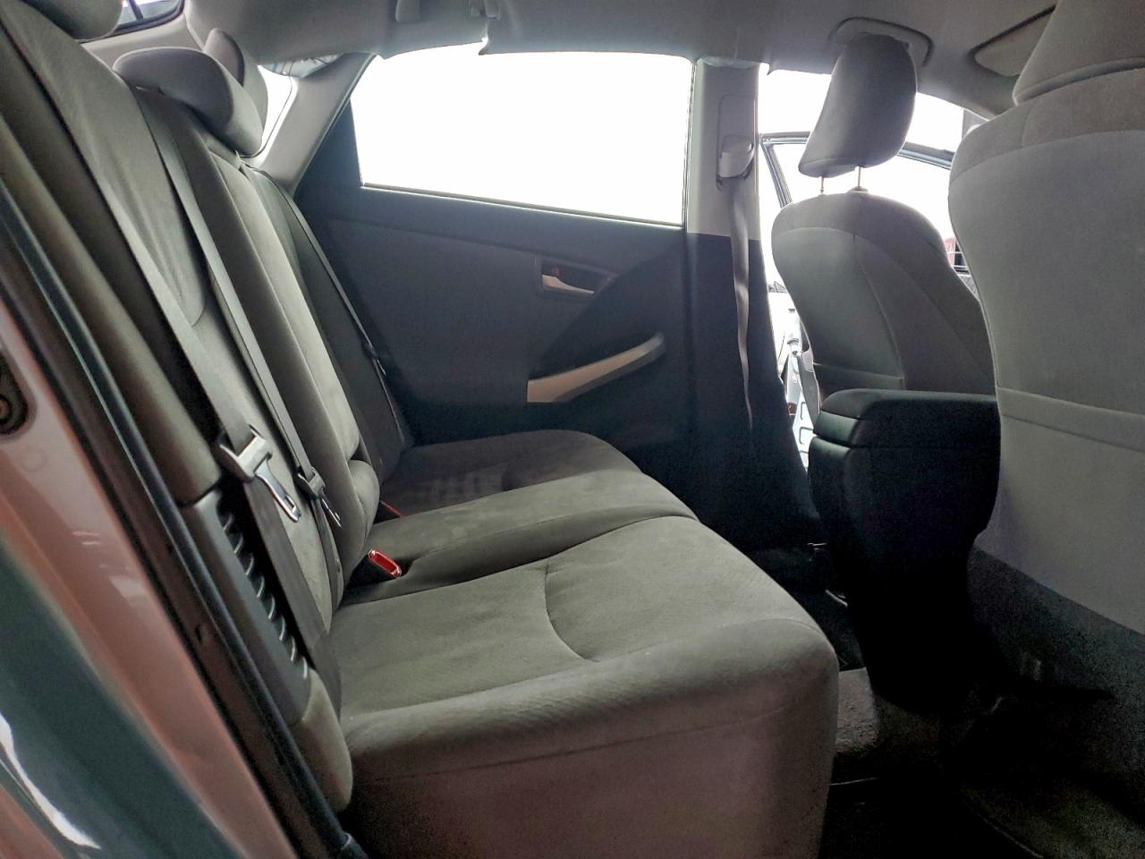 2015 TOYOTA PRIUS photo 10