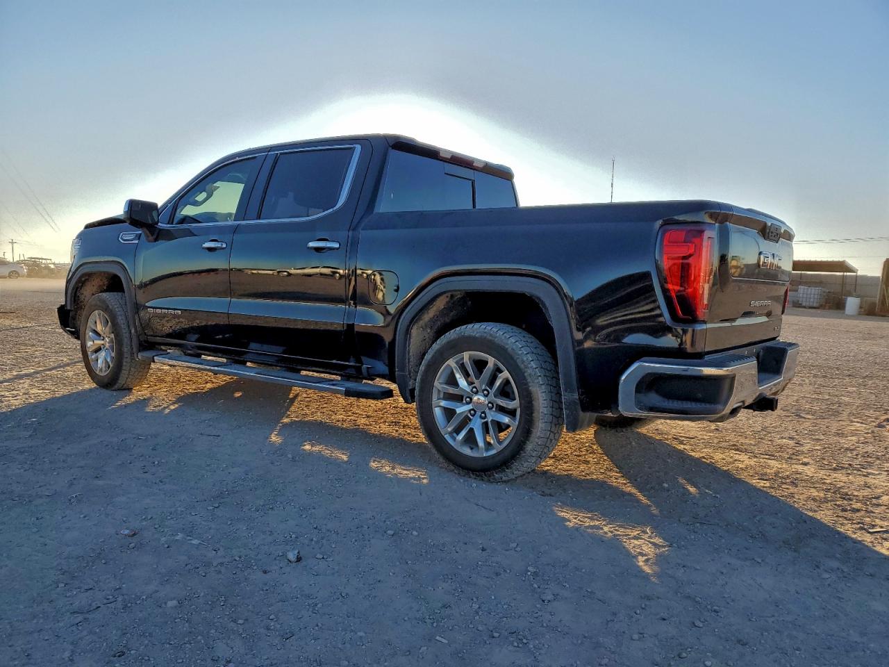 2021 GMC SIERRA K1500 SLT photo 4