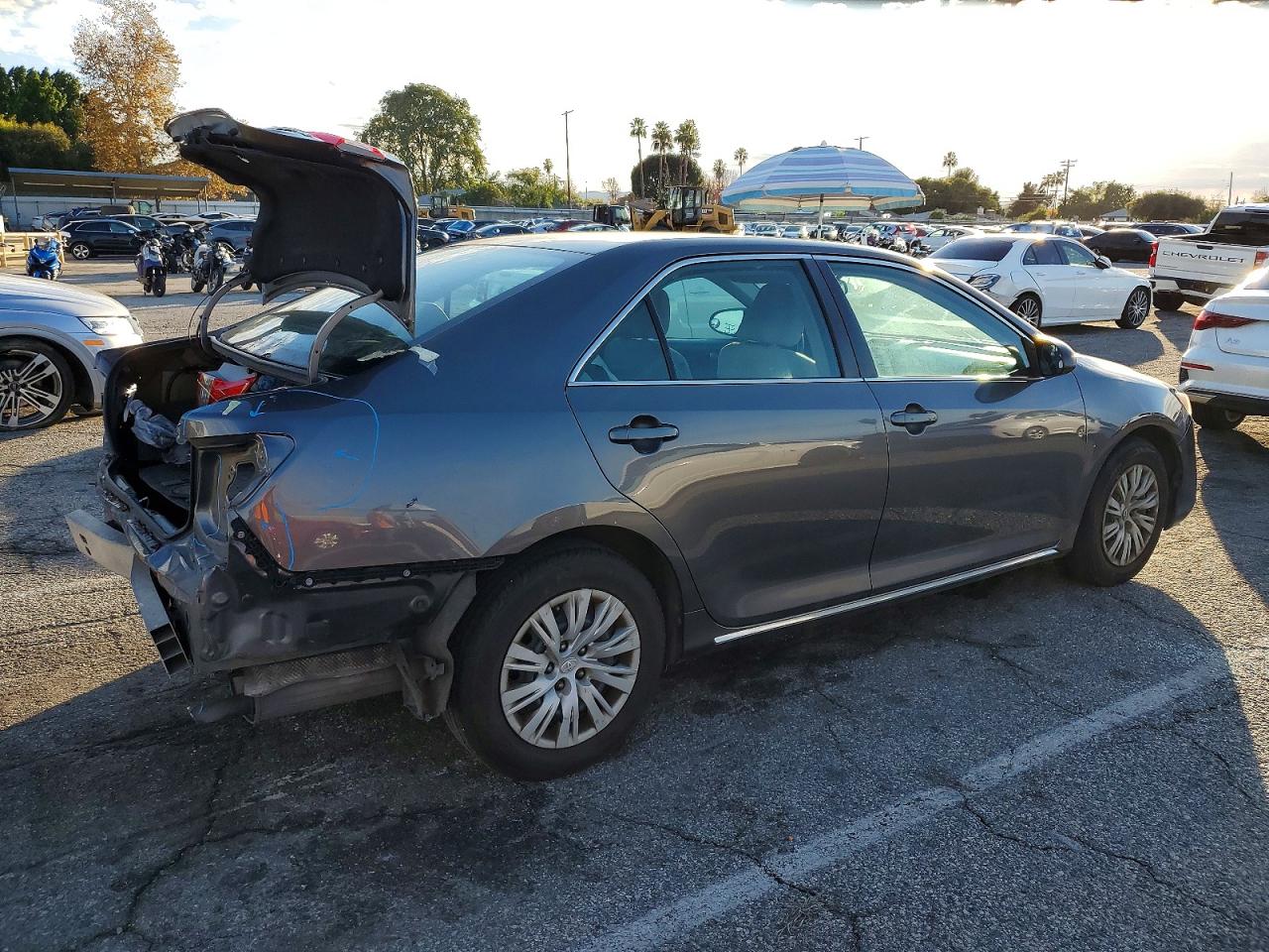 2013 TOYOTA CAMRY L photo 3