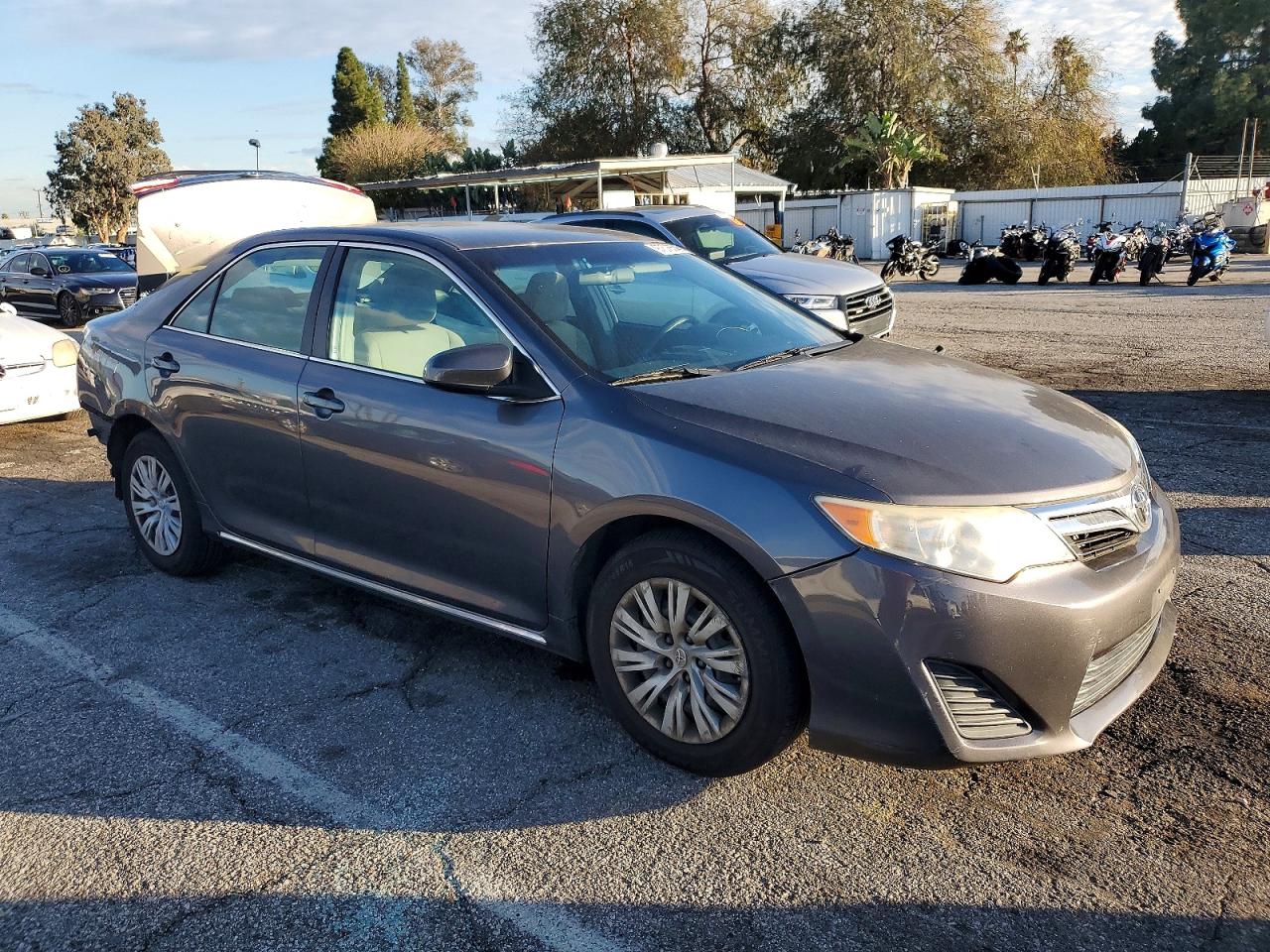 2013 TOYOTA CAMRY L photo 4