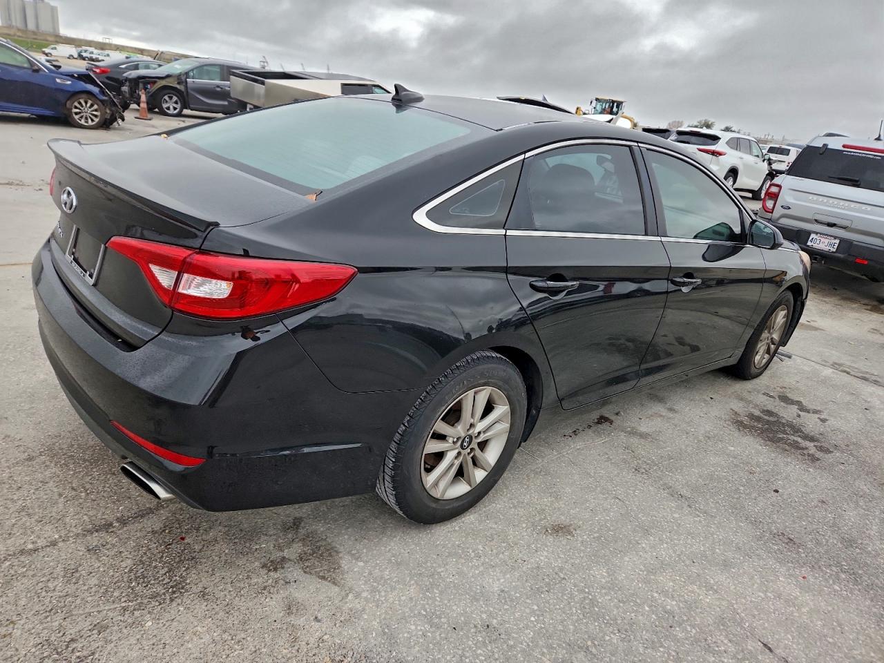 2015 HYUNDAI SONATA SE photo 3