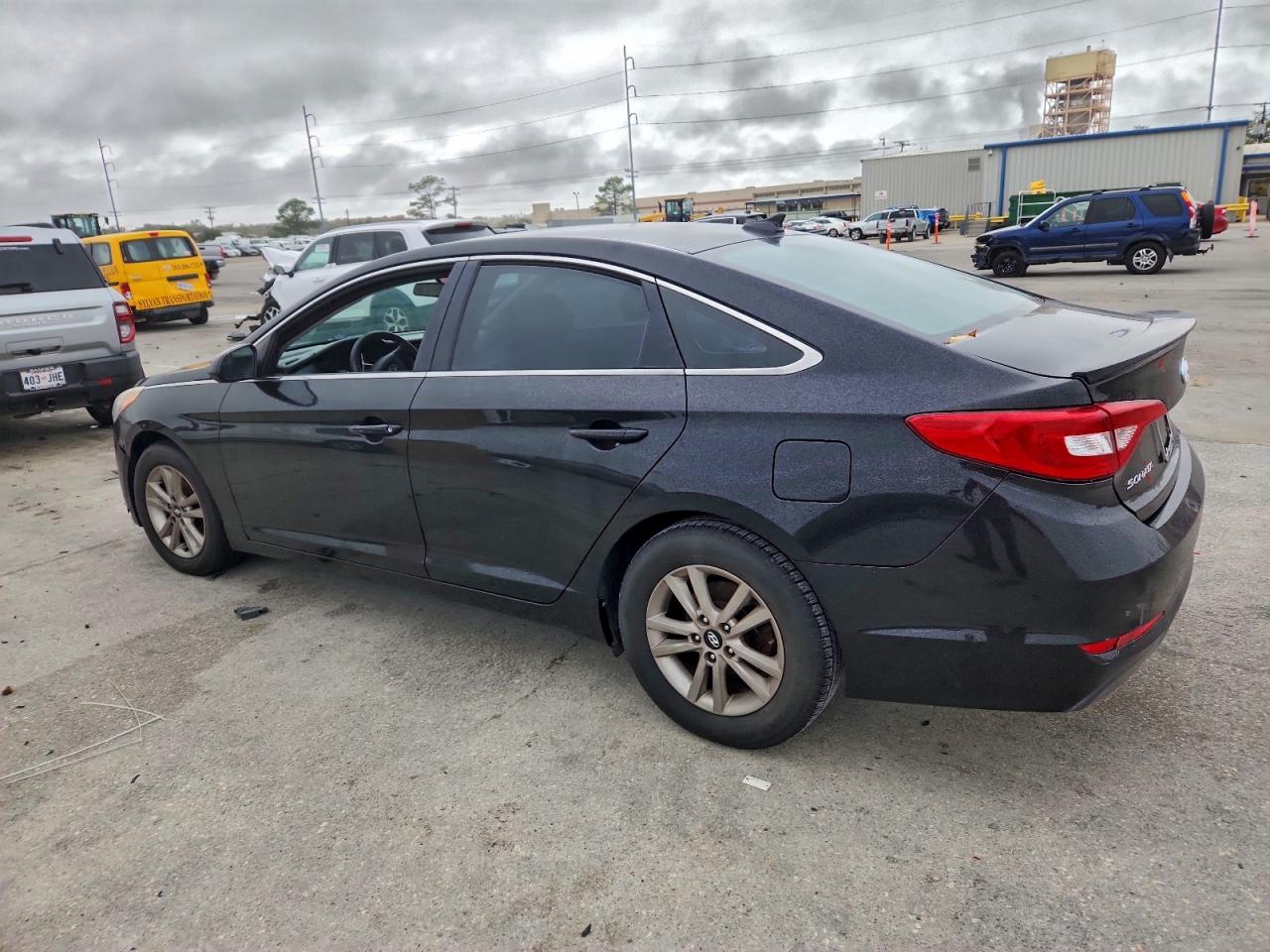 2015 HYUNDAI SONATA SE photo 2