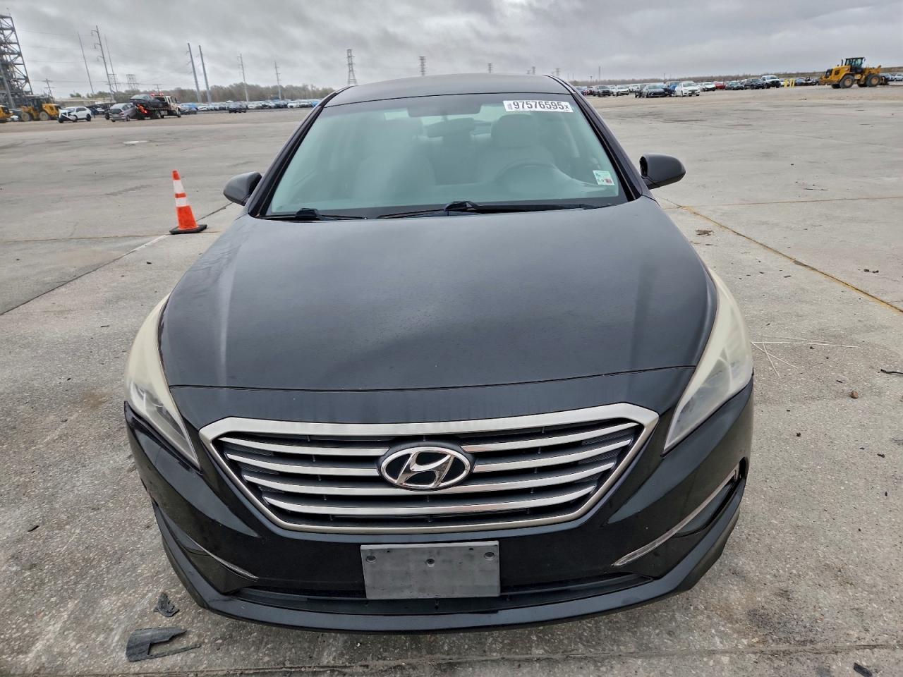 2015 HYUNDAI SONATA SE photo 5