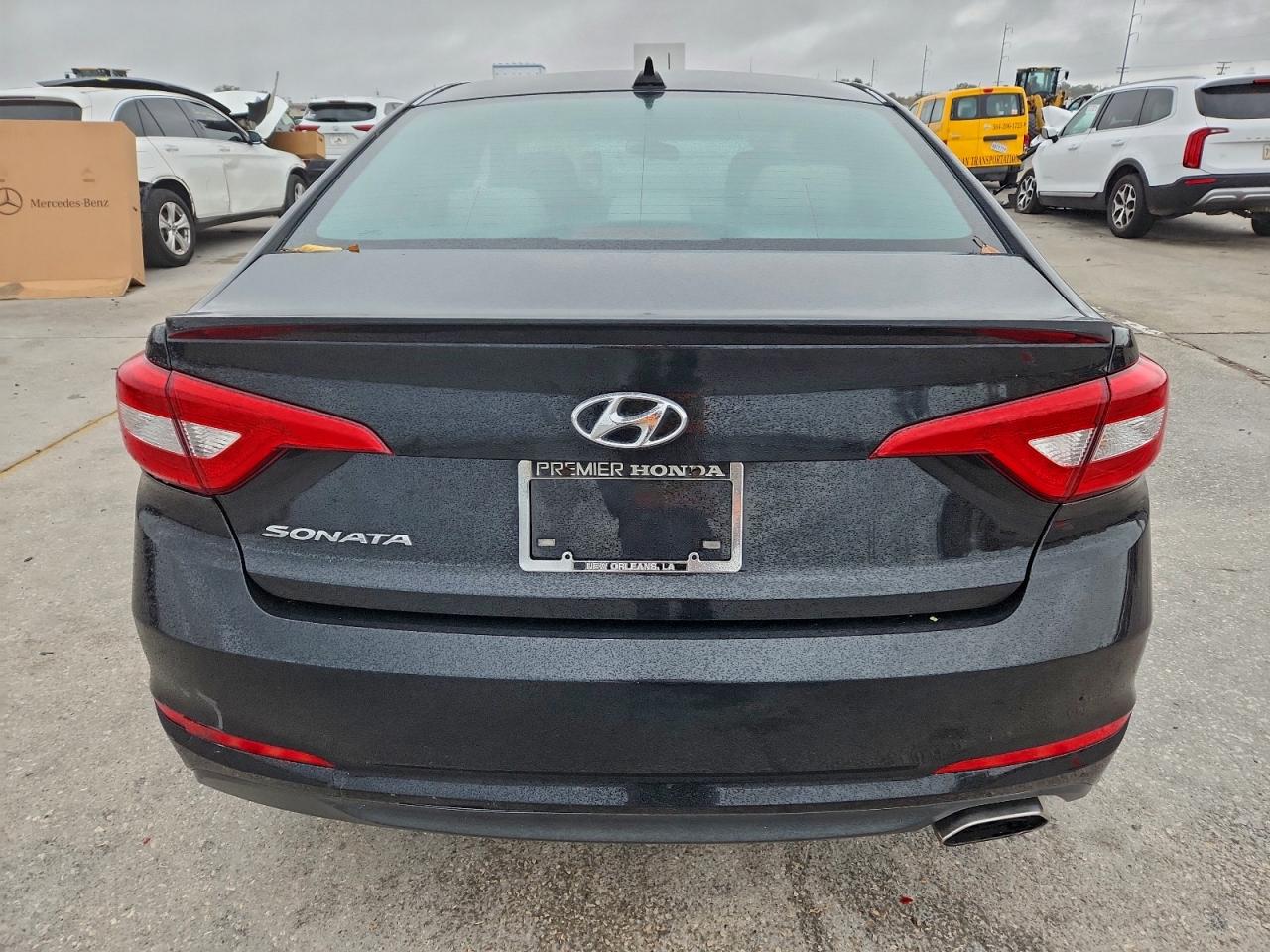 2015 HYUNDAI SONATA SE photo 6