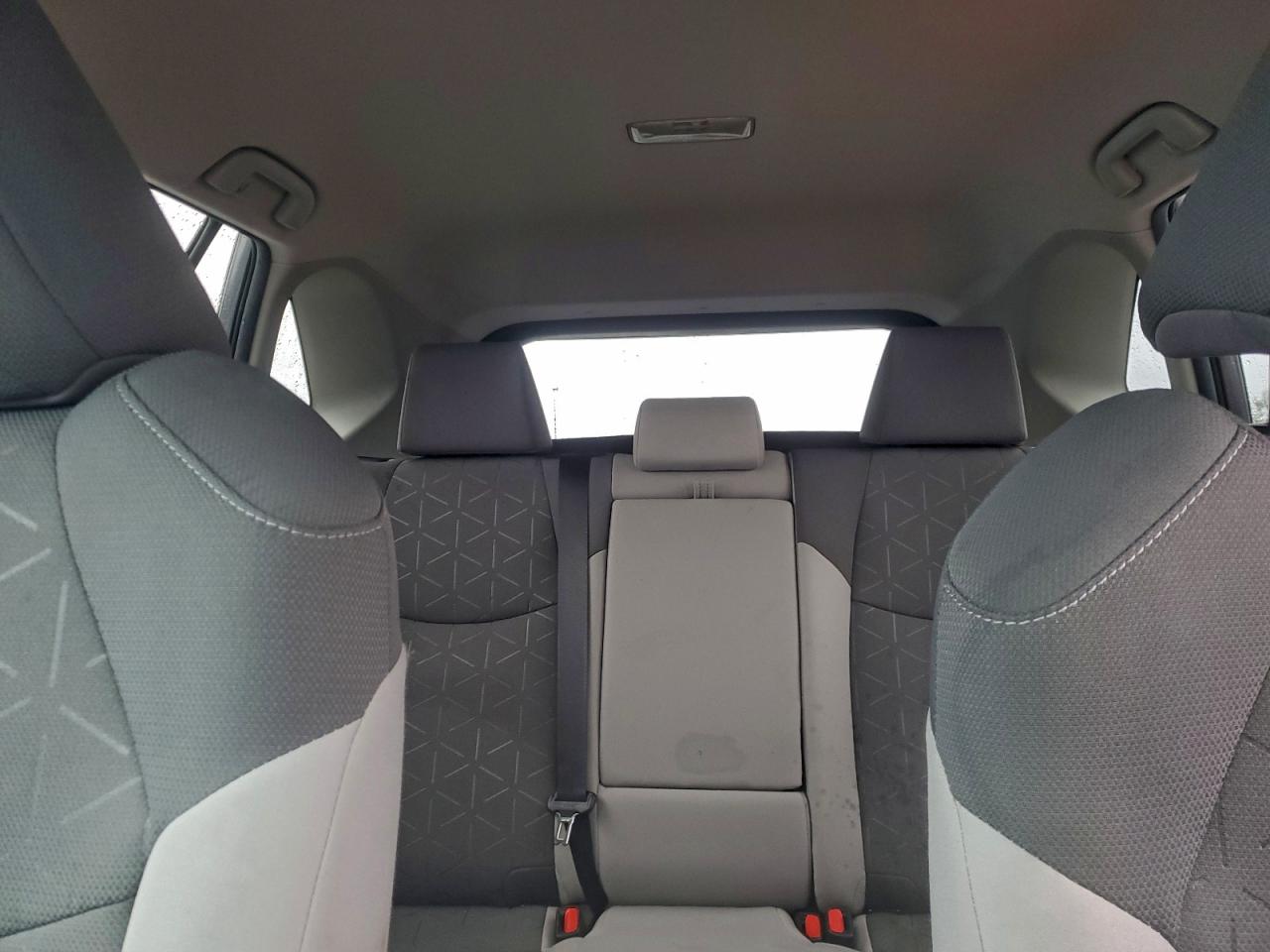 2021 TOYOTA RAV4 XLE photo 10