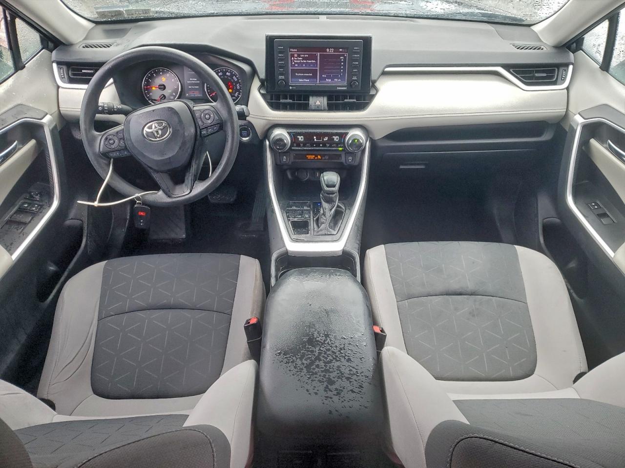 2021 TOYOTA RAV4 XLE photo 8