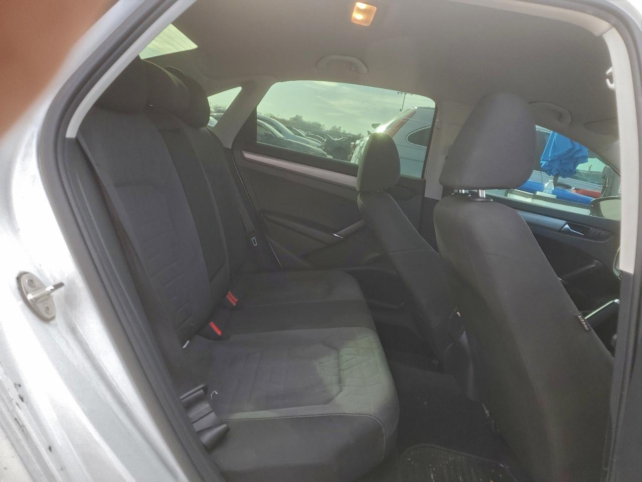 2021 VOLKSWAGEN PASSAT S photo 10