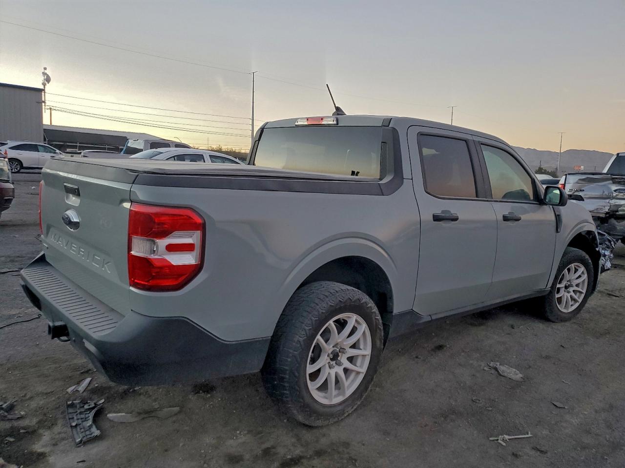 2023 FORD MAVERICK XL photo 3