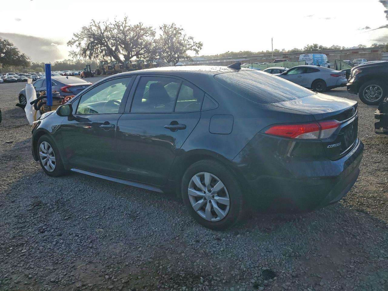 2020 TOYOTA COROLLA LE photo 2