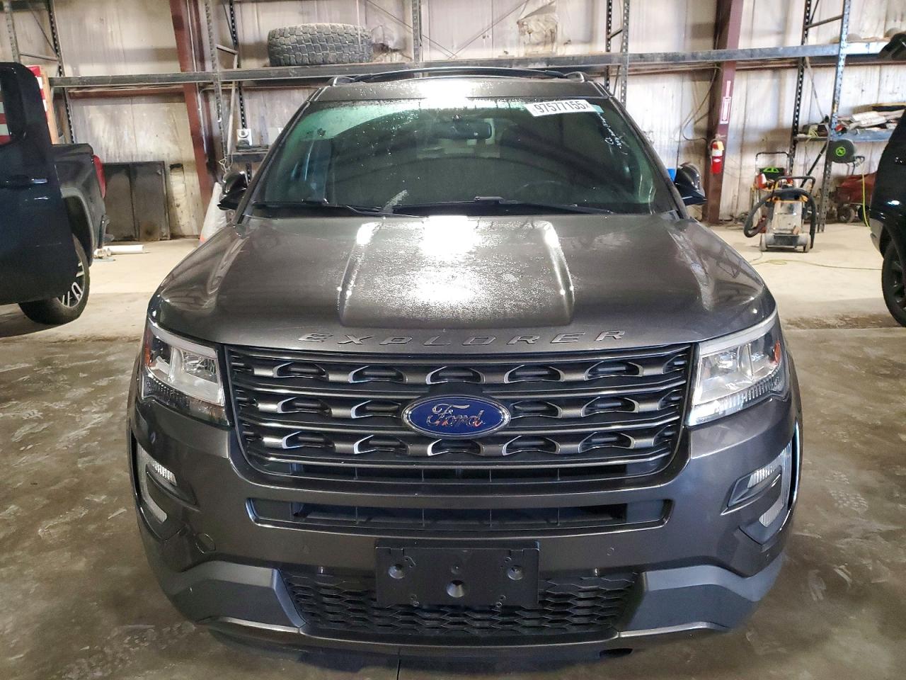 2017 FORD EXPLORER XLT photo 9
