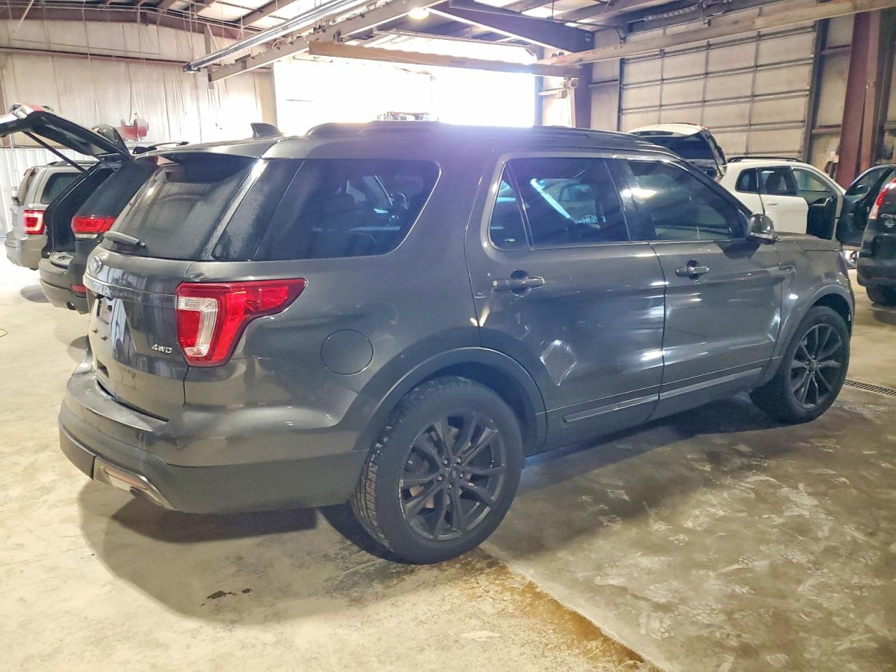 2017 FORD EXPLORER XLT photo 5