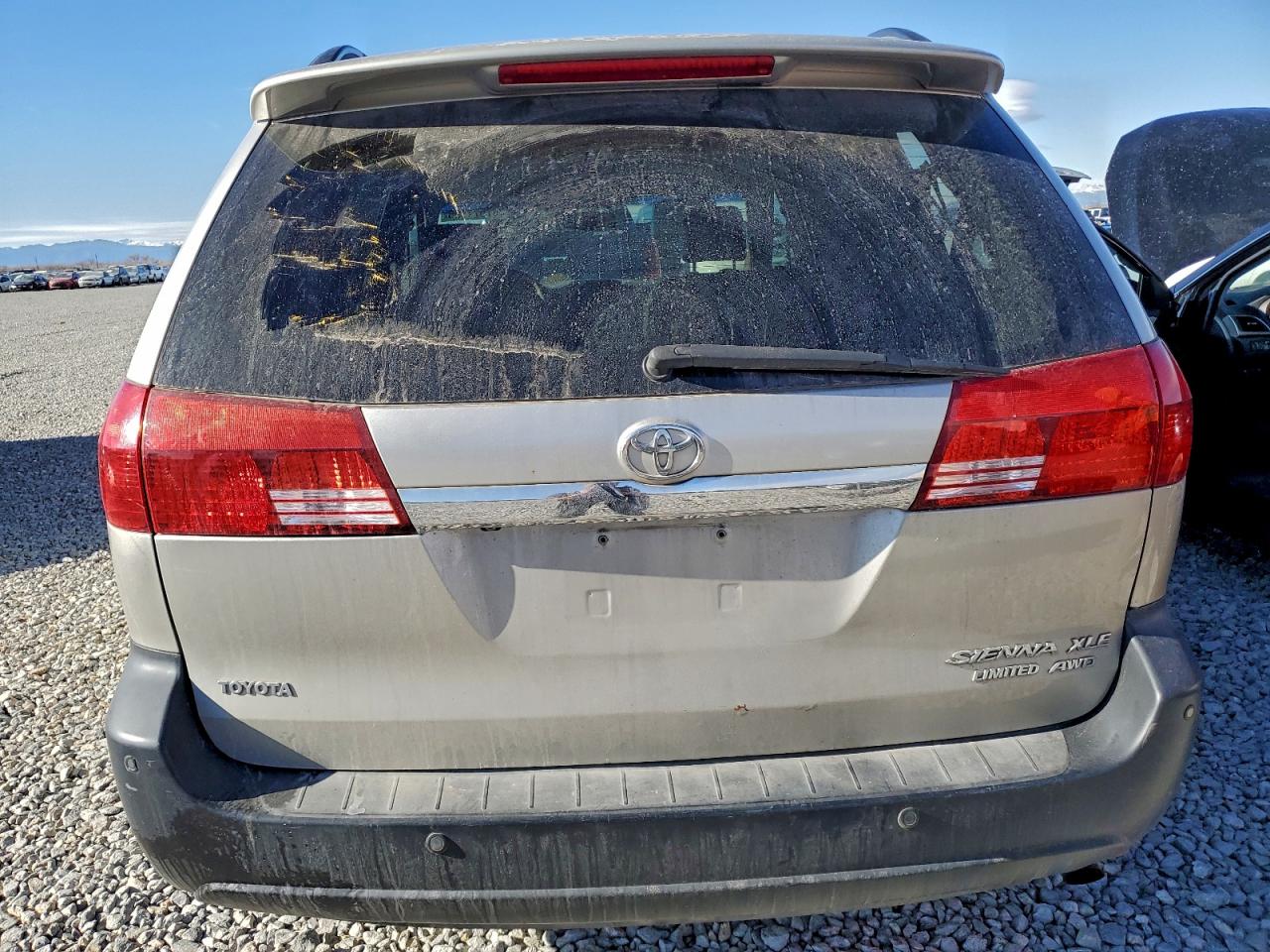 2004 TOYOTA SIENNA XLE photo 11