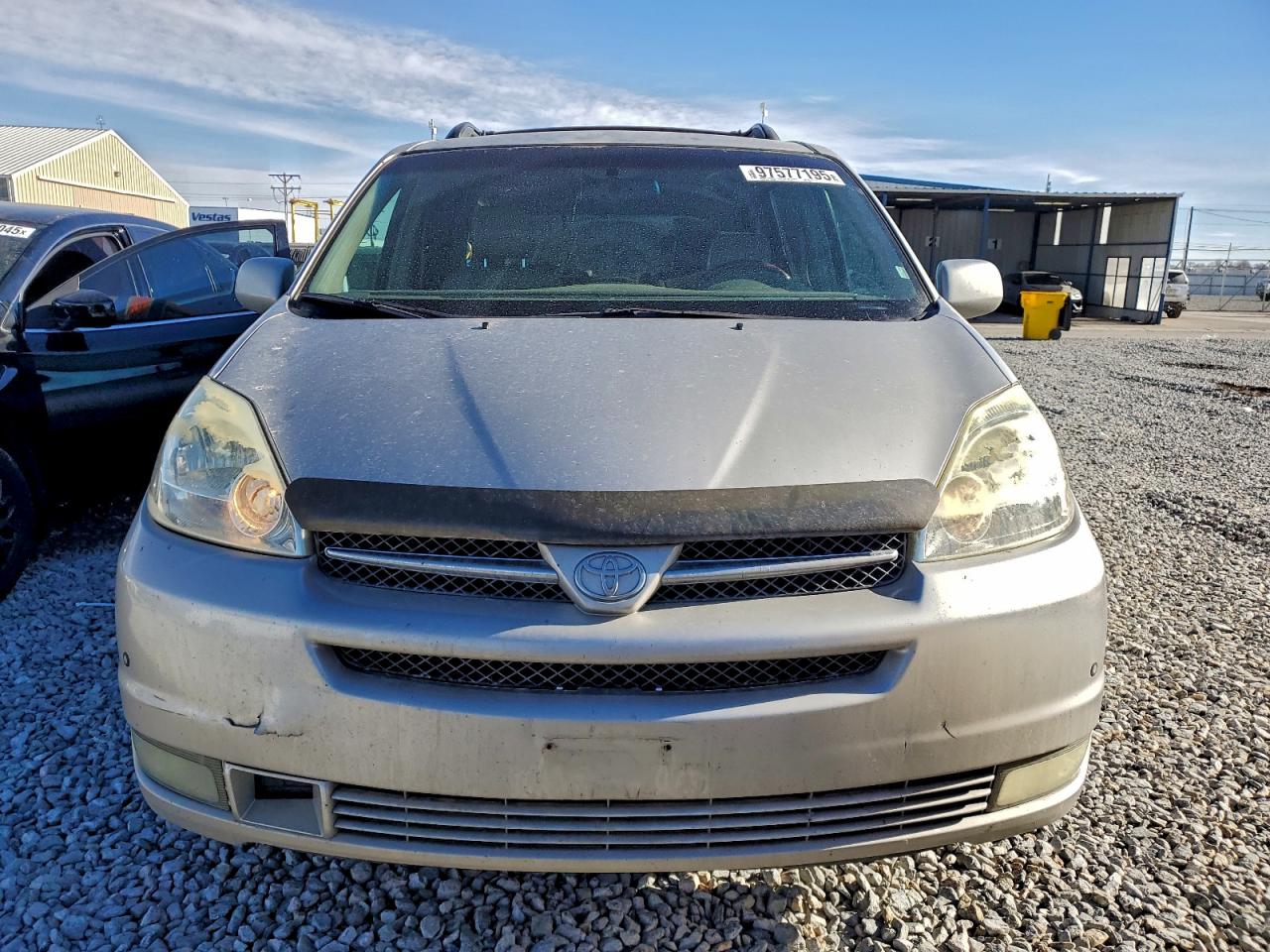 2004 TOYOTA SIENNA XLE photo 9