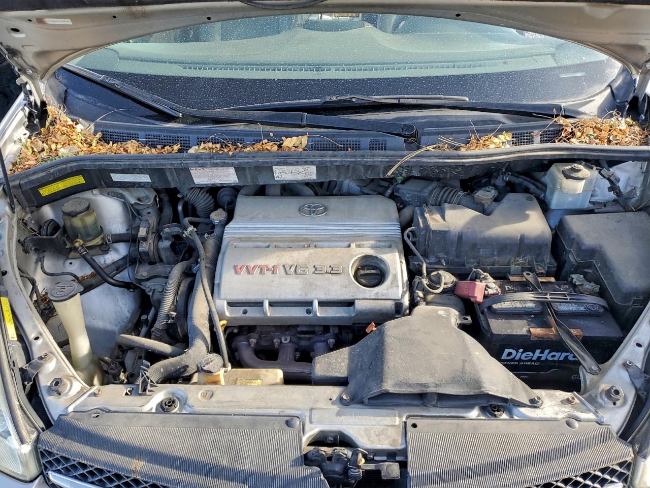 2004 TOYOTA SIENNA XLE photo 23
