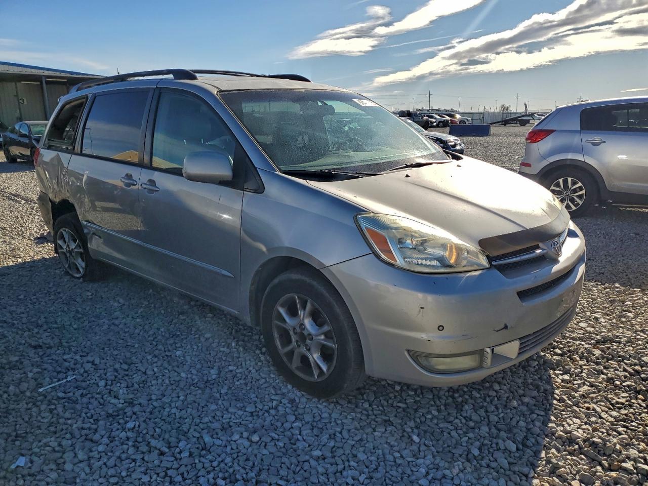 2004 TOYOTA SIENNA XLE photo 7