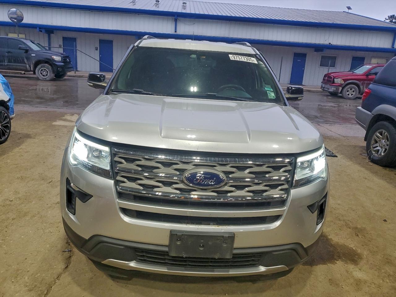 2018 FORD EXPLORER XLT photo 5