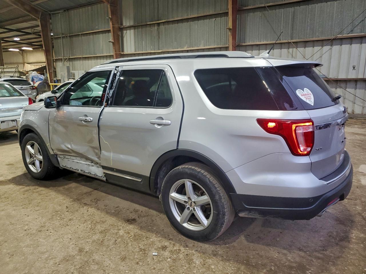 2018 FORD EXPLORER XLT photo 2