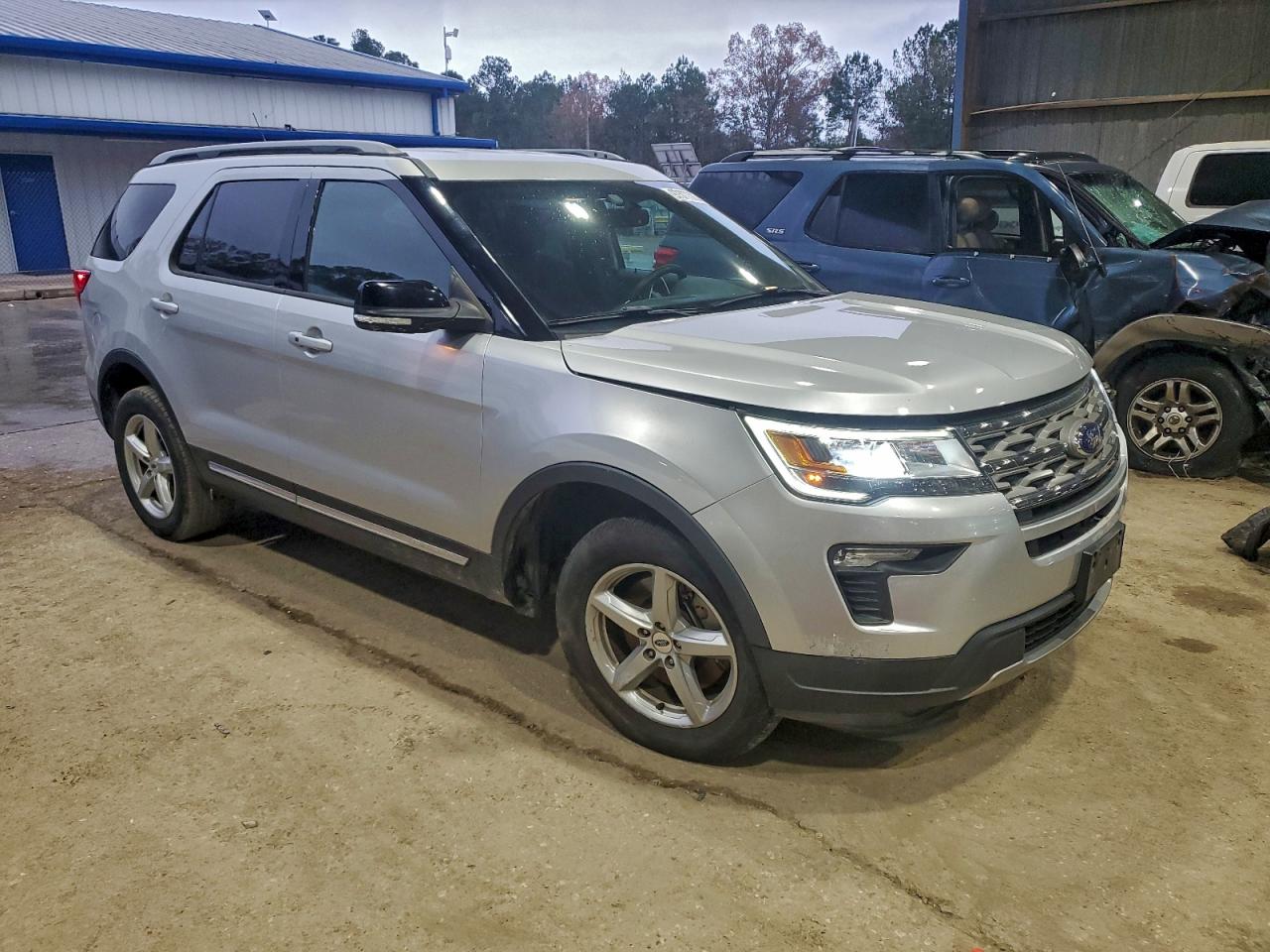2018 FORD EXPLORER XLT photo 4