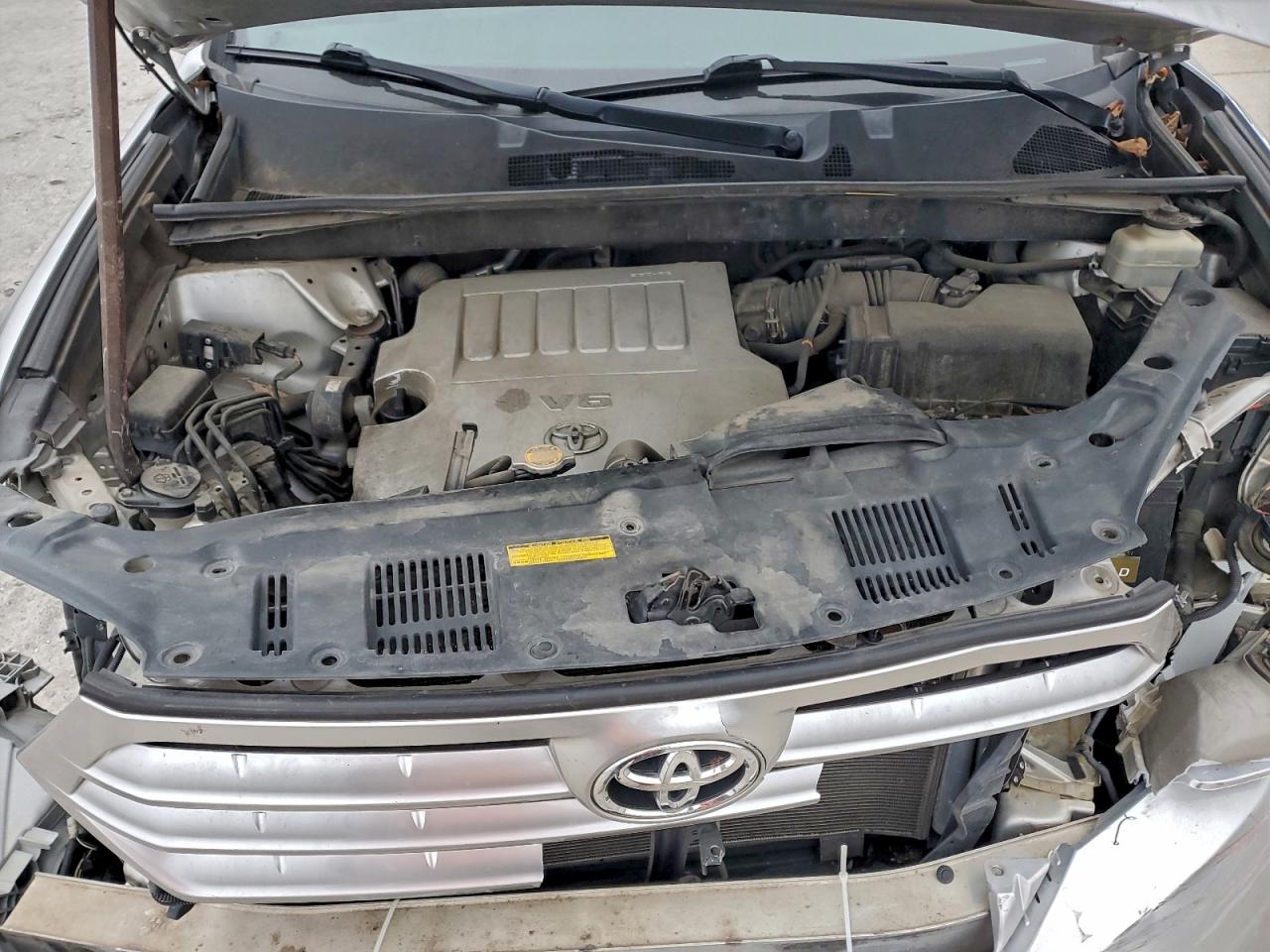 2013 TOYOTA HIGHLANDER BASE photo 12