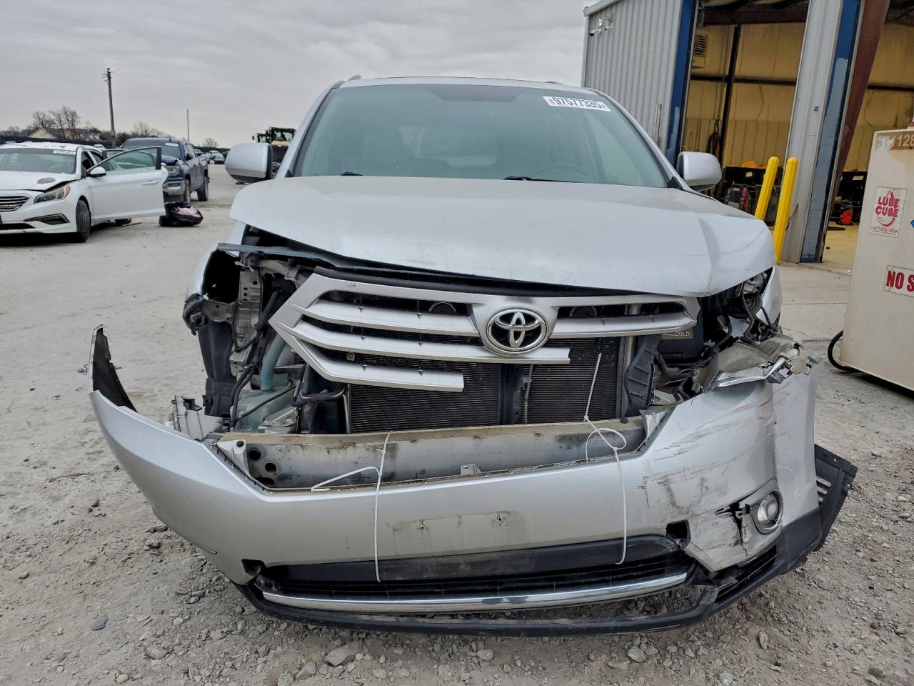 2013 TOYOTA HIGHLANDER BASE photo 5