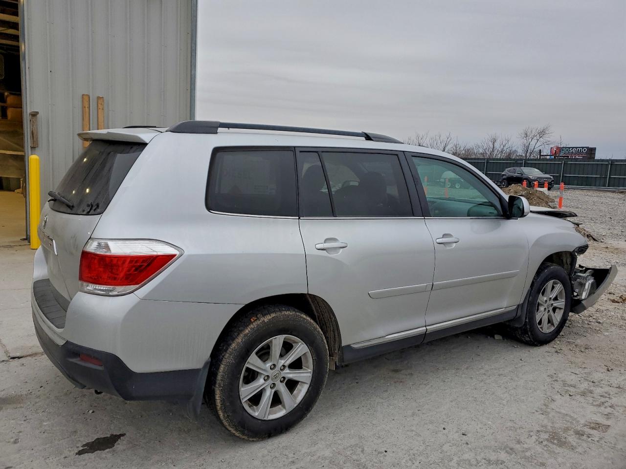 2013 TOYOTA HIGHLANDER BASE photo 3