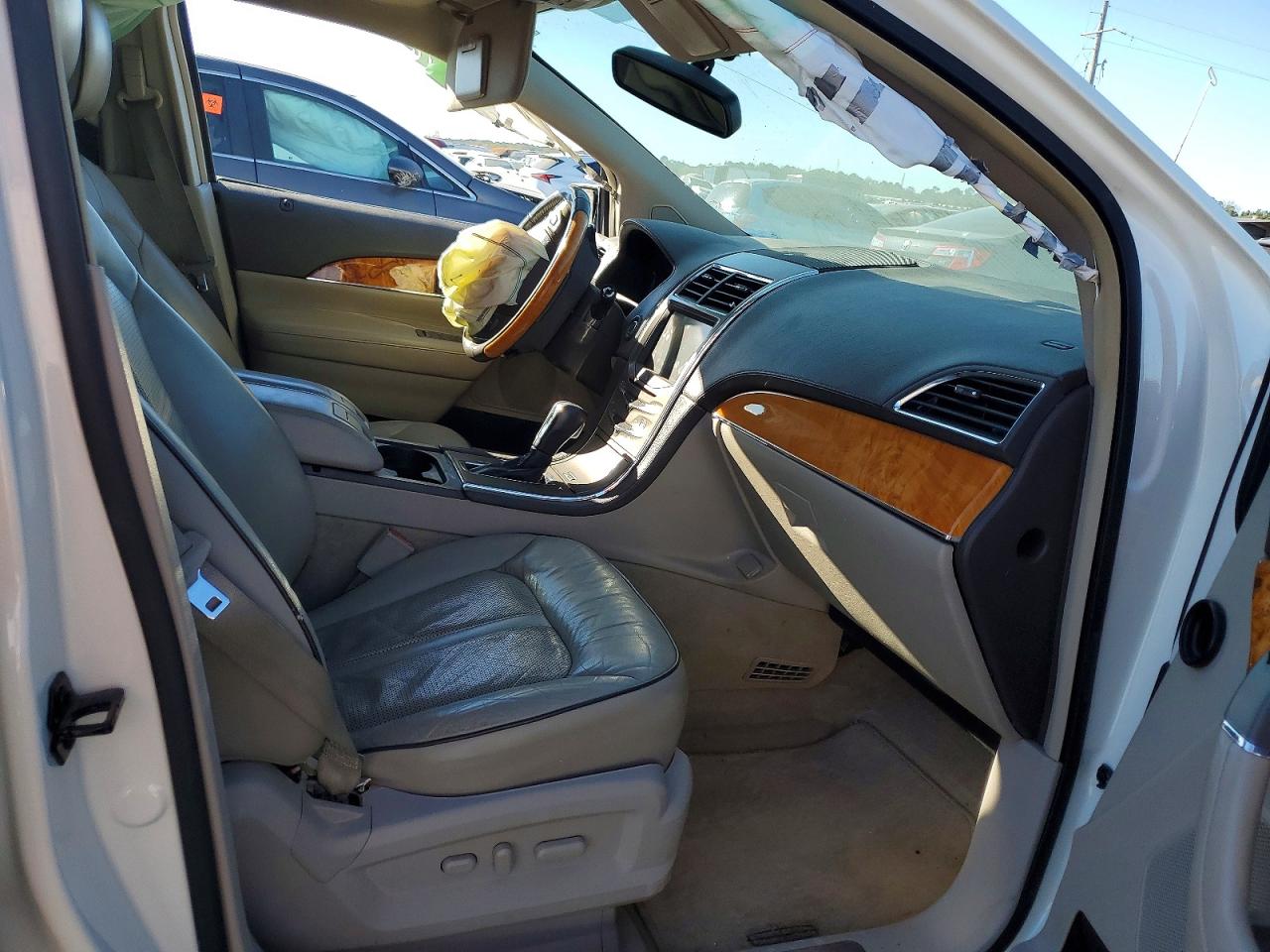 2013 LINCOLN TOWNHOUSE MKX photo 7