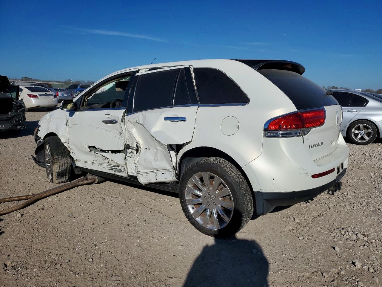 2013 LINCOLN TOWNHOUSE MKX photo 2