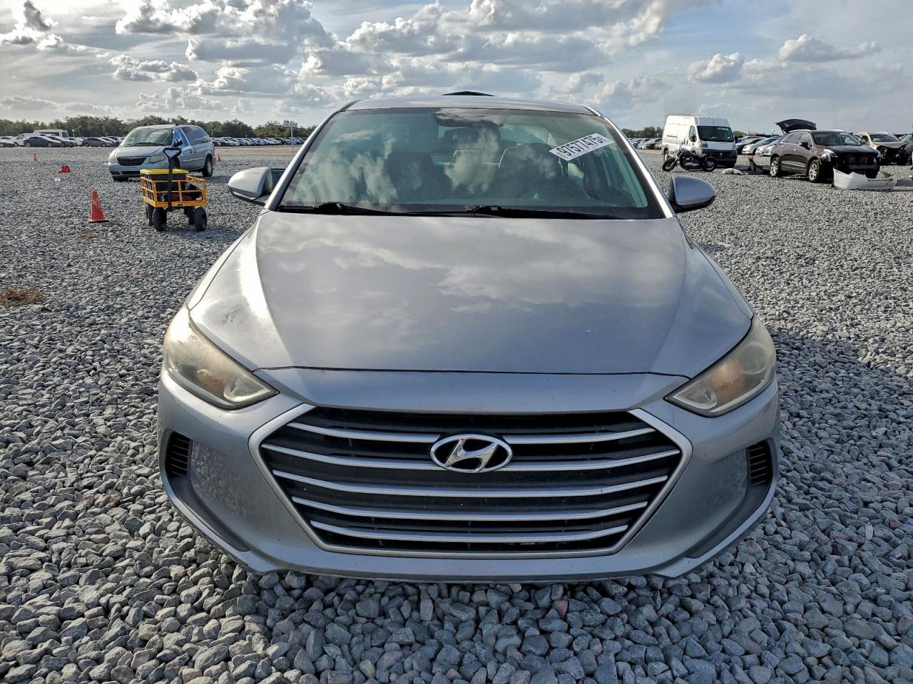 2017 HYUNDAI ELANTRA SE photo 5