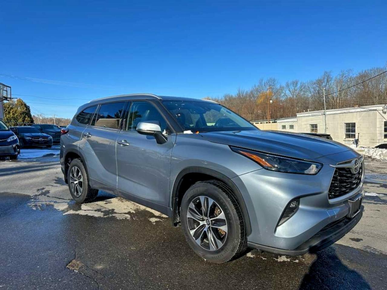 2022 TOYOTA HIGHLANDER XLE photo 4