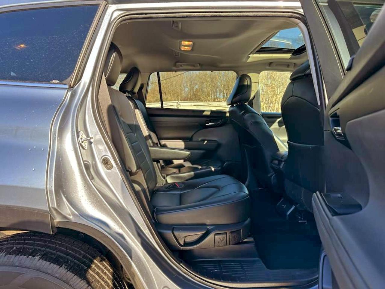 2022 TOYOTA HIGHLANDER XLE photo 7