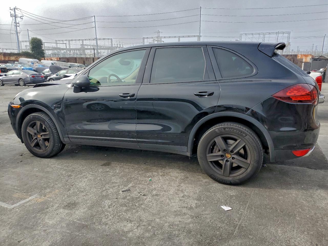 2013 PORSCHE CAYENNE photo 2