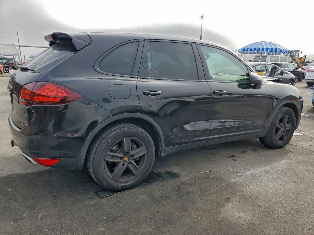 2013 PORSCHE CAYENNE photo 3