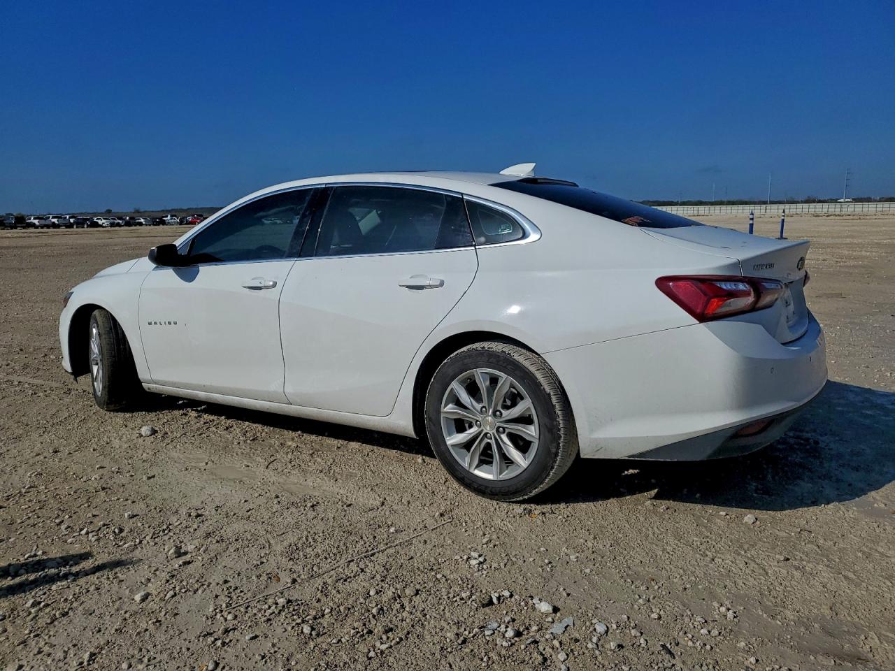 2022 CHEVROLET MALIBU LT photo 2